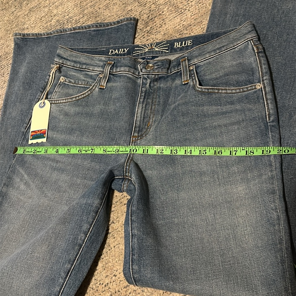 NWT Daily Blue Women’s Peace Mid-Rise Flare Leg Jeans Size 31 NWT 🎄🤶🎄 - Picture 9 of 10